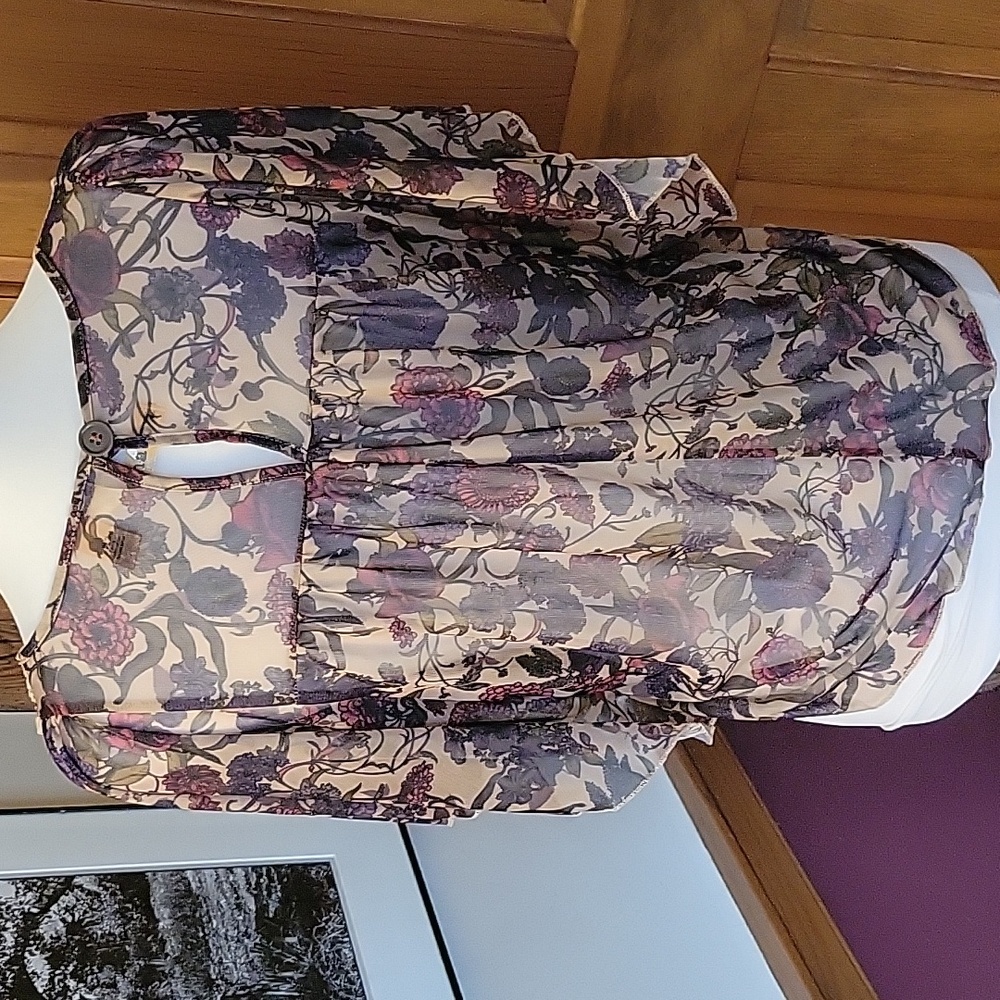 Floral Crochet Trim Batwing Top - Picture 6 of 8